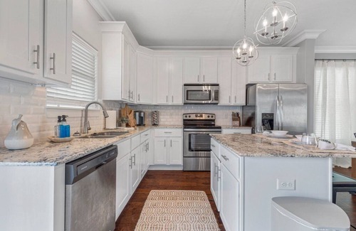 Lake Charles Condominio | Home 4 U at Olive Bayou! Downtown Lake Charles