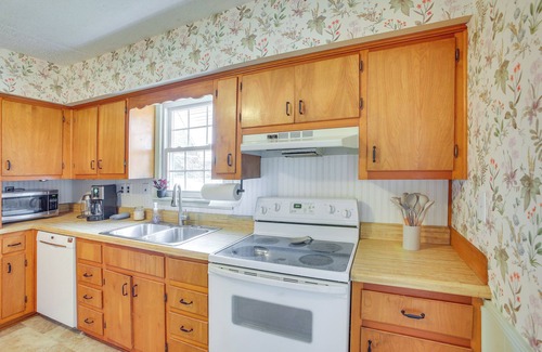 Cross Plains Casa | Home 9 Mi to Dtwn Springfield w/Porch & Yard!