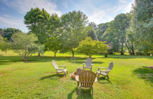 Cross Plains Casa | Home 9 Mi to Dtwn Springfield with Porch and Yard!
