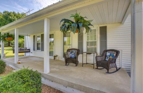 Cross Plains Casa | Home 9 Mi to Dtwn Springfield with Porch and Yard!