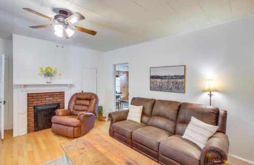 Cross Plains Casa | Home 9 Mi to Dtwn Springfield with Porch and Yard!