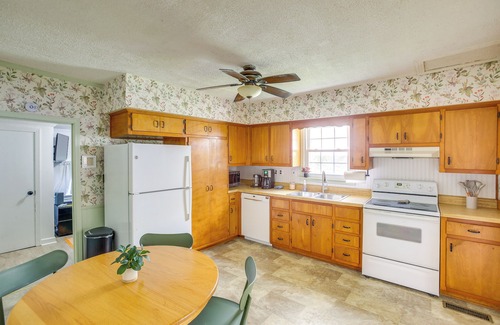 Cross Plains Casa | Home 9 Mi to Dtwn Springfield w/Porch & Yard!