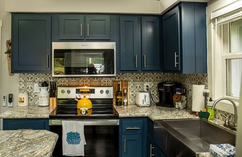 Mentone Casa | Home Above Waterfall - Whimsical Waterfall Cottage