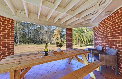 Lovedale Casa | Home Among the Gum Trees - Lovedale. Central to wineries and wedding venues