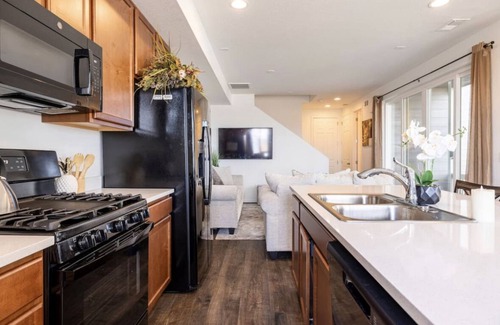 Commerce City Casa | Home away from home