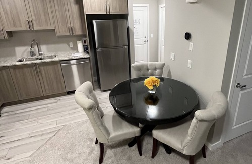 Southeast Calgary Casa | Home Away from Home - 1 King Sized Bedroom Basement Suite