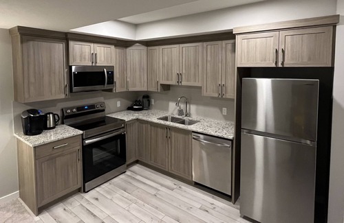 Southeast Calgary Casa | Home Away from Home - 1 King Sized Bedroom Basement Suite