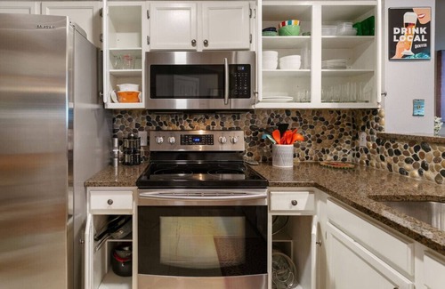 Washington Virginia Vale Condominio | Home Away From Home - 2 Bedroom Condo w/ Fireplace