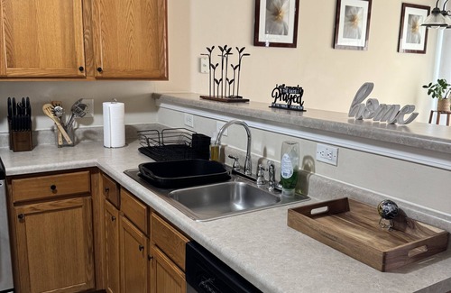 Morrow Casa | Home away from home! 3 bedroom house in pleasant Morrow! Mins from ATL Airport.