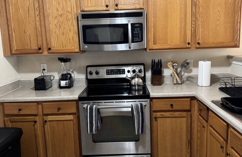 Morrow Casa | Home away from home! 3 bedroom house in pleasant Morrow! Mins from ATL Airport.