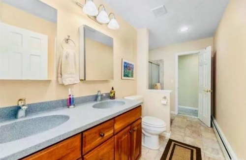 Dix Hills Casa | Home away from Home!! 5 minutes away from the restaurants and shopping plazas.