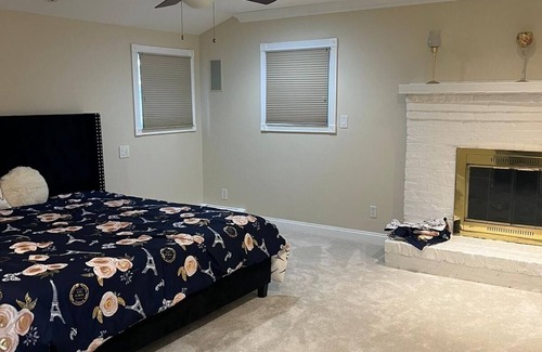 Dix Hills Casa | Home away from Home!! 5 minutes away from the restaurants and shopping plazas.
