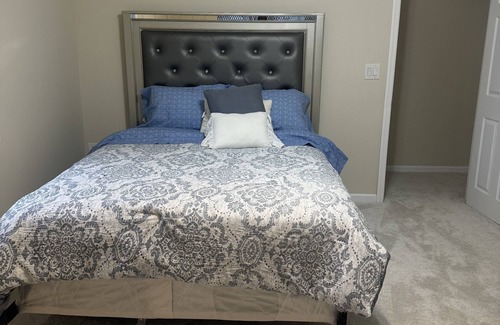 Dix Hills Casa | Home away from Home!! 5 minutes away from the restaurants and shopping plazas.