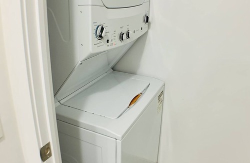 Pickering Condominio | Home Away From Home