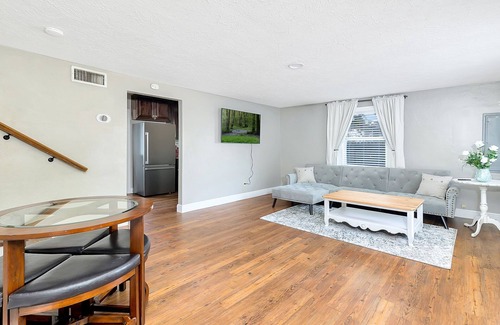 Palmetto Casa | Home Away from Home: Cozy Two Story Beach Cottage