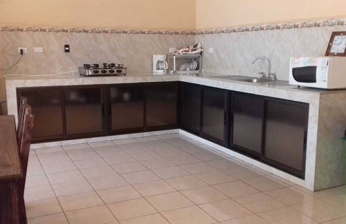 La Cruz Apartamento | ¡Hogar lejos del hogar! ¡Acogedor, limpio y seguro hotel a minutos de la hermosa playa!