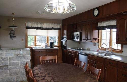 Martindale Casa | Home away from home - edge of small town Martindale