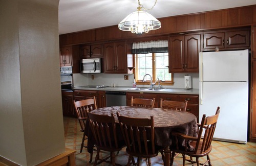 Martindale Casa | Home away from home - edge of small town Martindale