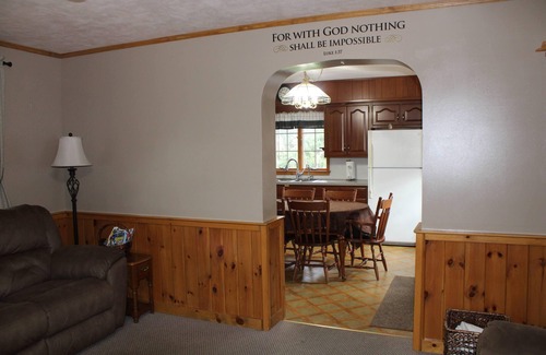 Martindale Casa | Home away from home - edge of small town Martindale