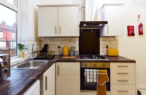 Beeston Casa | Home away from Home Entire 2 bedroom house
