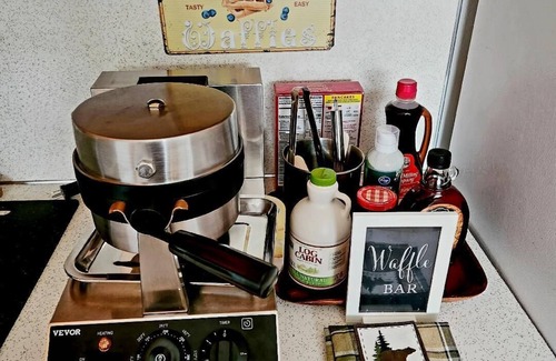 Russian Jack Park Casa | Home Away from home, fully/equipped, nearJBER, private parking <4 miles Downtown