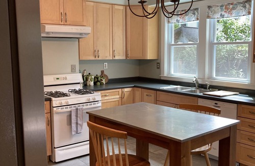 Arlington Apartamento | Home away from home for work or graduate school.
