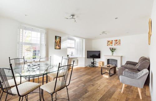 Birmingham Casa | Home away from Home French luxury in Birmingham