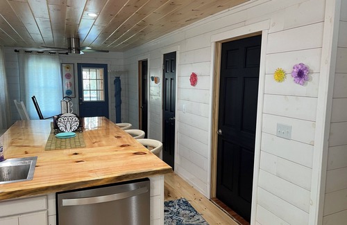 Harrison Casa | Home away from home Lake access across the street from #Budlake.