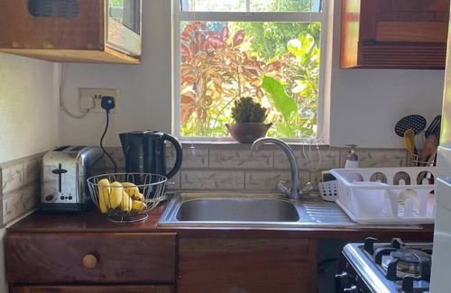 Soufriere Quarter Apartamento | Home Away From Home in Soufriere. Stay With a Warm, Welcoming Local Family!