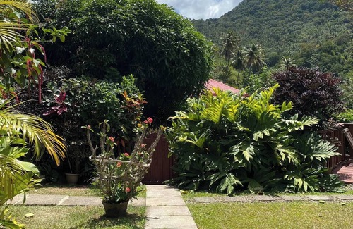 Soufriere Quarter Apartamento | Home Away From Home in Soufriere. Stay With a Warm, Welcoming Local Family!