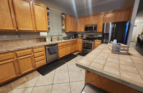 Elk Grove Casa | Home Away From Home! Family Friendly near popular attractions in Elk Grove!