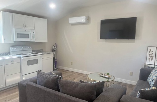 Tyler Cabina | Home away from Home- Near Tyler Airport