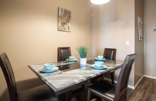 North Central Edmonton Apartamento | Home Away from Home Peaceful Gateway Wifi,UGprkg