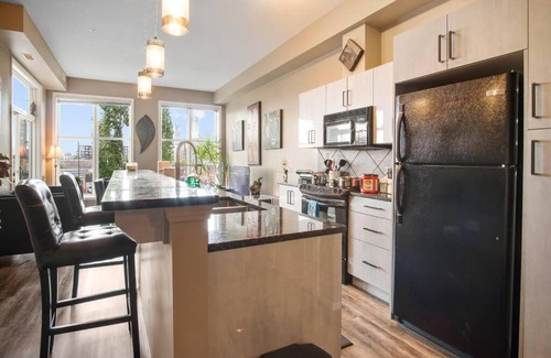 North Central Edmonton Apartamento | Home Away from Home Peaceful Gateway Wifi,UGprkg