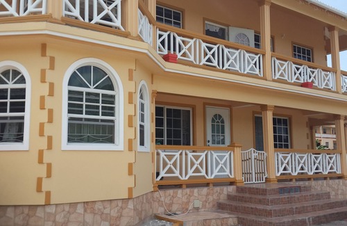 Arnos Vale Apartamento | Un hogar lejos del hogar alójate en SUNBURST Apartment