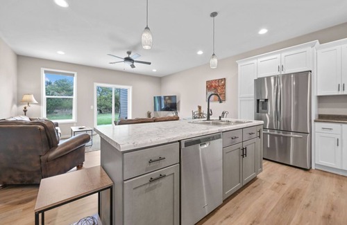 Plover Casa | Home away from Home, upscale townhome