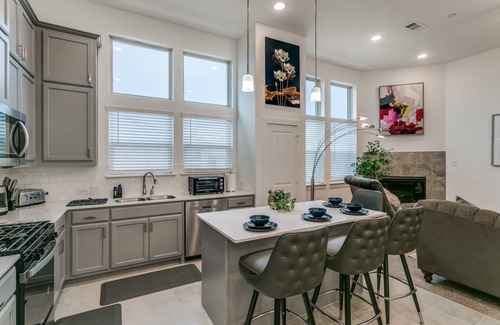 Lewisville Casa | Home away from home