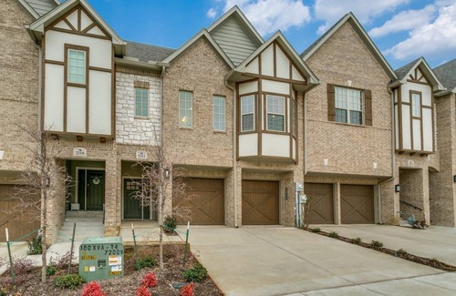 Lewisville Casa | Home away from home