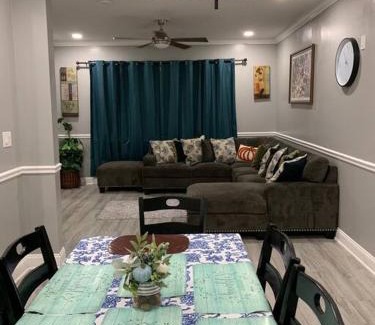 Niagara Falls Casa | Home Away From Home on LaSalle - 3 bd 2 bth Slps 6