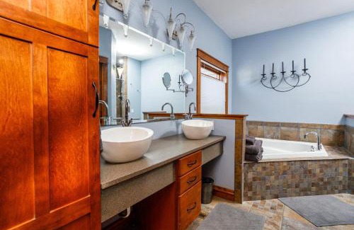 Sturgeon Bay Casa | Home Away from Home by Simple Life Rentals