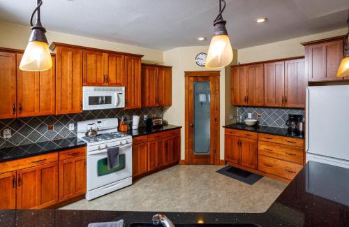 Sturgeon Bay Casa | Home Away from Home by Simple Life Rentals