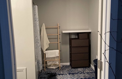 Cleveland Casa | Home away from Home ( We are available for Out of Town Guests Only)