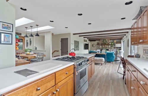 Oxford Casa | Home Away from Home with Mountain Views over Oxford Hills