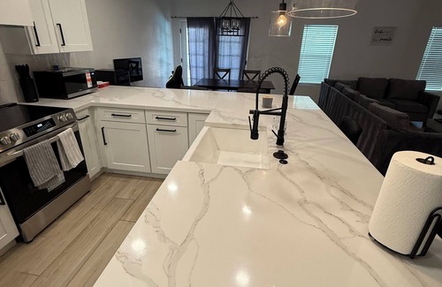 Mira Loma Casa | Home Away from Home 6 beds