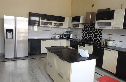 Kharar Casa | Home Away Home Área construida 9000 pies cuadrados