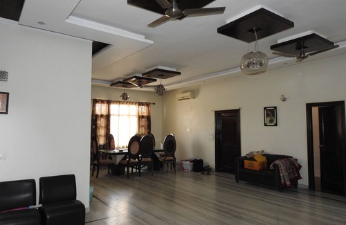 Kharar Casa | Home Away Home Área construida 9000 pies cuadrados