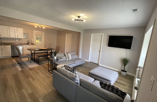 Hubert Casa | Home Base @ TopShelfStays. Close to Camp Lejeune and the beaches!