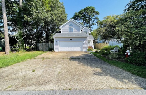 Dam Neck Casa | Home Blocks away from Beach!