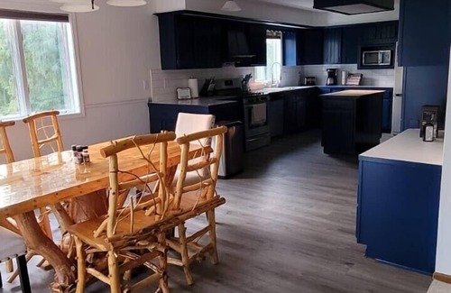 Acme Casa | Home by the Bay