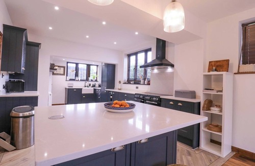 Clacton-on-Sea Cabaña | HOME BY THE SEA, pet friendly, with open fire in Clacton-On-Sea